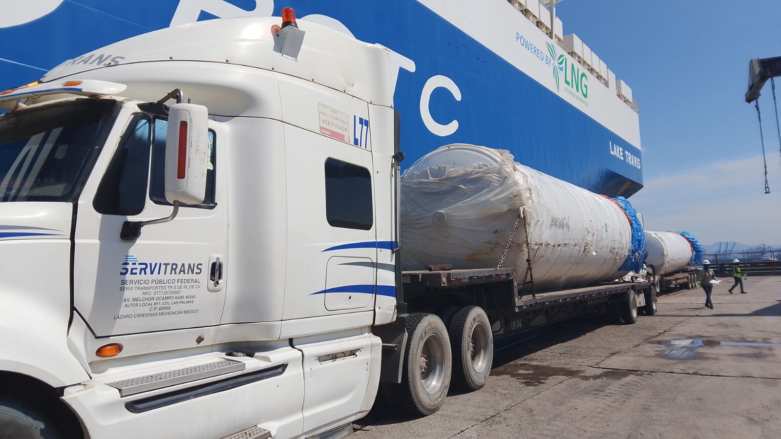 Transporte terrestre de carga sobredimensionada desde puerto